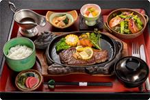 Hida beef steak set A5 rank super profitable price! !!
With small bowl, salad, rice, miso soup, dessert