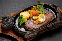 特選飛騨牛ロースステーキ　120g きめが細かく肉質の優れたロース肉のステーキはジューシーで香りがよく肉の旨みがあじわえます。