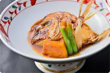 鯛のあら焚き 甘辛く煮込んだ鯛のあら炊き。
