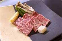 王道グルメ「福島牛陶板焼き」♪ 焼きたての熱々を召し上がれ♪