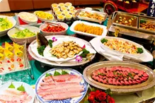 夕食17：30～　オプション 約５０種の三河湾魚介ディナーバイキング（イメージ）