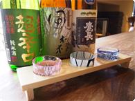 奈良の地酒利き酒 奈良にあります正暦寺は清酒発祥の地で、日本のお酒の酒母はここから出されております。その奈良で作られたおすすめの地酒三種を利き酒でお楽しみ下さい。
