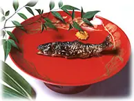 飛騨の名物「岩魚の骨酒」（2合） 二合入り2,160円。つぎ酒もできます。奥飛騨ではお祝いのお酒、長寿のお酒です。