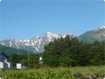 初夏の残雪の五竜岳