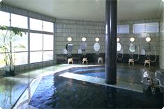 温泉浴場、浦島の湯です。残念ながら「大浴場」と呼べるほど広くはありませんが、泉質の良い松江しんじ湖温泉をお楽しみ頂けます。