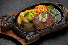 Hida beef hand hamburger 200g A hand-prepared hamburger steak made from 100% Hida beef. The meatiness and the delicious taste of the overflowing gravy are exquisite.