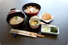 お子様しらす丼セット 南知多篠島産しらす・うどん・茶碗蒸しのセットメニュー
※うどんは、（温・冷）選ぶことができます。